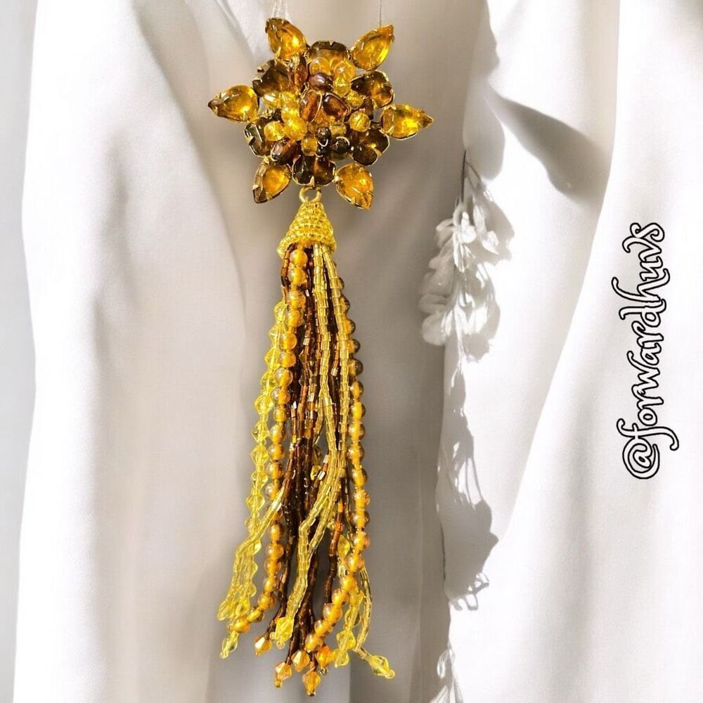 Vintage Flower Brooch with Topaz, Amber, and Brown Rhinestones – 7-Inch Design